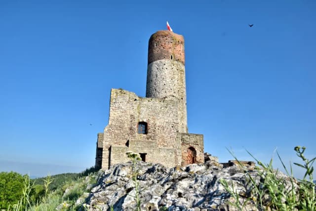 Zamek w Chęcinach atrakcje – co warto zobaczyć i przeżyć? Zamek w Chęcinach atrakcje – co warto zobaczyć i przeżyć?