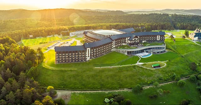 Kto jest właścicielem hotelu Arłamów? Poznaj fascynującą historię zarządu Kto jest właścicielem hotelu Arłamów? Poznaj fascynującą historię zarządu