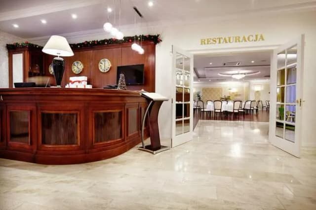 Co robi recepcjonistka w hotelu? Odkryj jej kluczowe zadania i wyzwania Co robi recepcjonistka w hotelu? Odkryj jej kluczowe zadania i wyzwania
