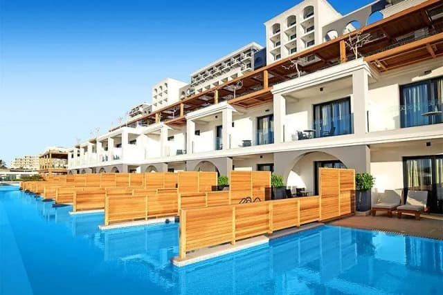 Jakie hotele spłonęły na Rodos i jak to wpłynęło na turystykę Jakie hotele spłonęły na Rodos i jak to wpłynęło na turystykę