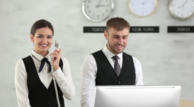 Ile godzin pracuje recepcjonistka w hotelu? Zaskakujące fakty o zmianach Ile godzin pracuje recepcjonistka w hotelu? Zaskakujące fakty o zmianach
